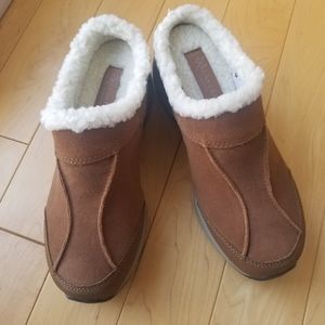 NIB Easy Spirit faux fur clogs slip ons 7.5
